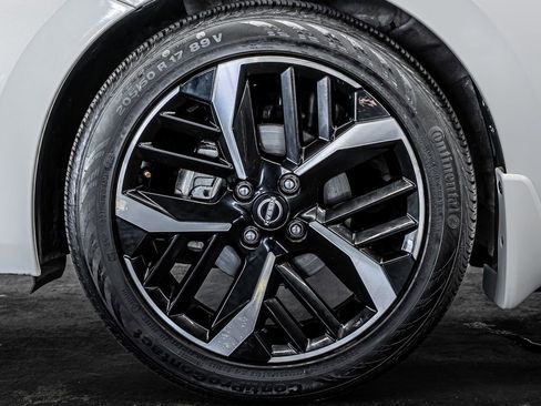 Used 2025 Nissan Versa SR w/ Trunk Package image 17