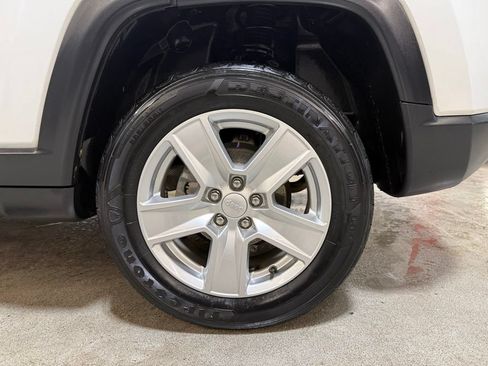Certified 2022 Jeep Compass Latitude AWD/4WD image 32