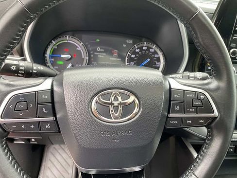 Used 2020 Toyota Highlander XLE image 12