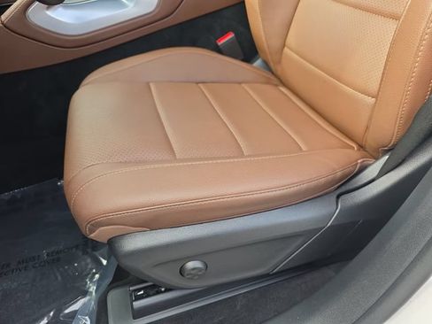 Used 2024 Mercedes-Benz GLE 350 4MATIC w/ Driver Assistance Package image 31