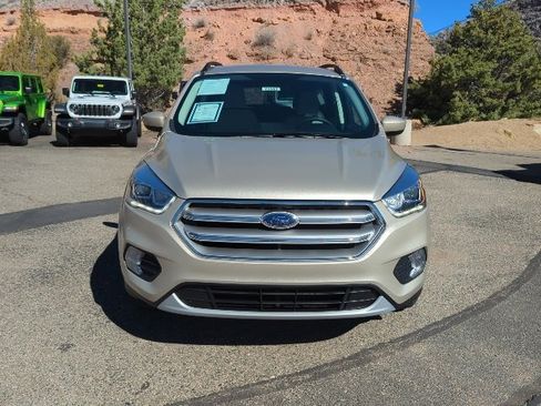 Used 2017 Ford Escape SE w/ Equipment Group 201A image 2