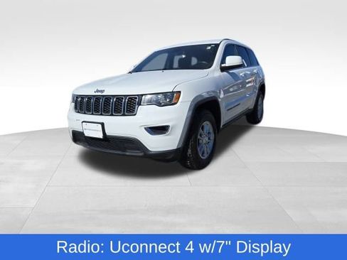 Used 2019 Jeep Grand Cherokee Laredo image 3