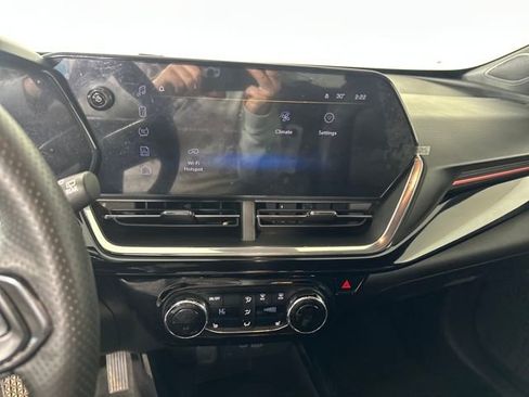 Used 2025 Chevrolet Trax RS w/ Driver Confidence Package image 21