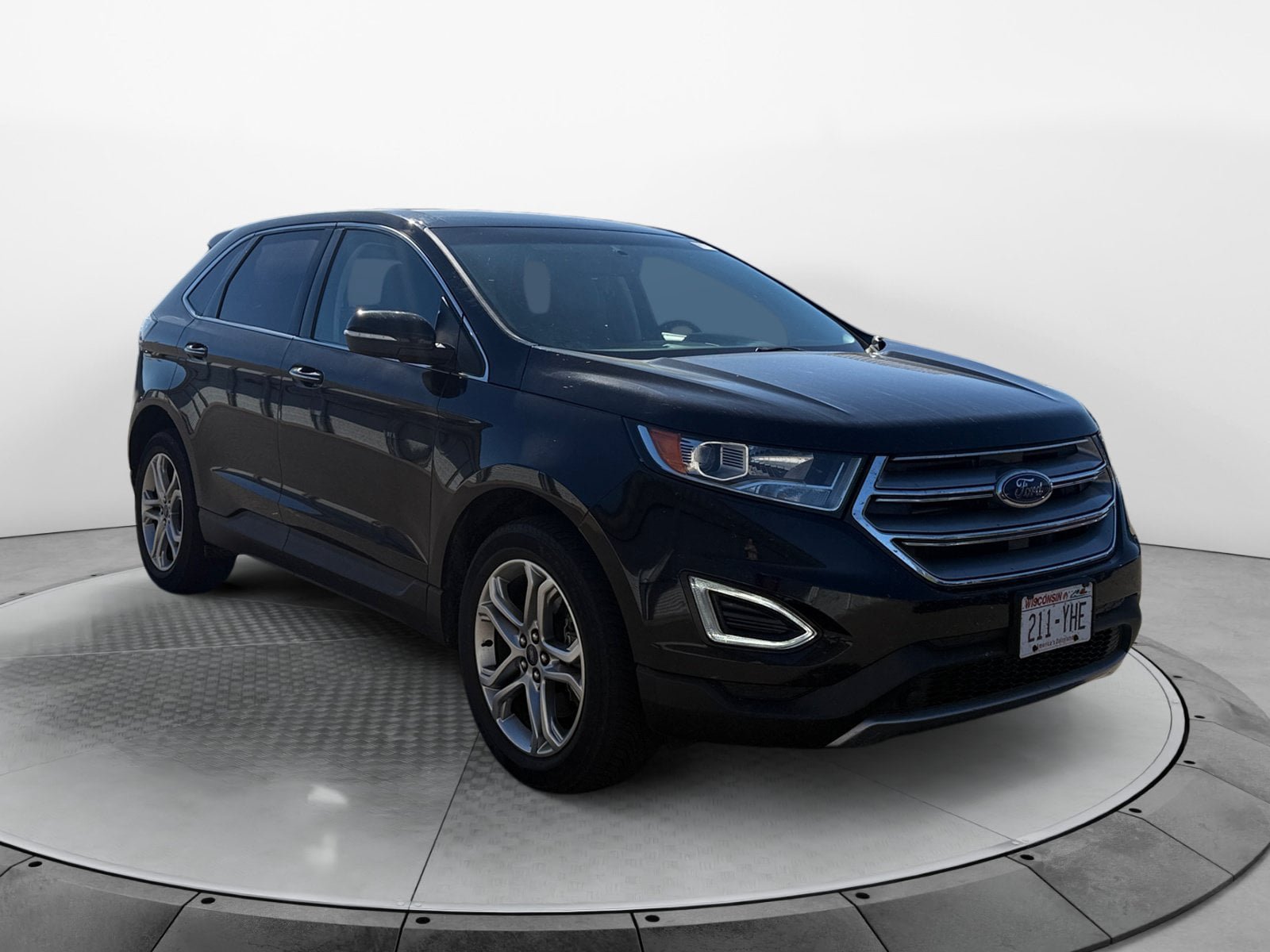Used 2018 Ford Edge Titanium w/ Technology Package AWD/4WD image 4