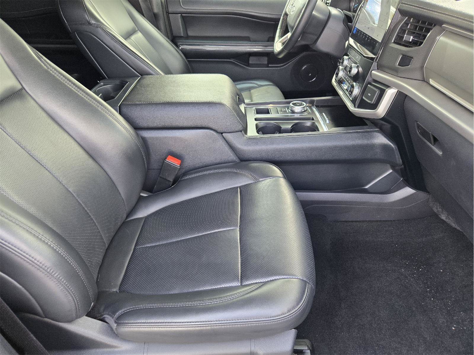 Used 2024 Ford Expedition XLT RWD image 13