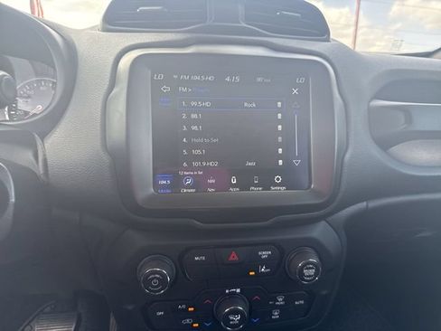 Used 2023 Jeep Renegade Latitude AWD/4WD image 13