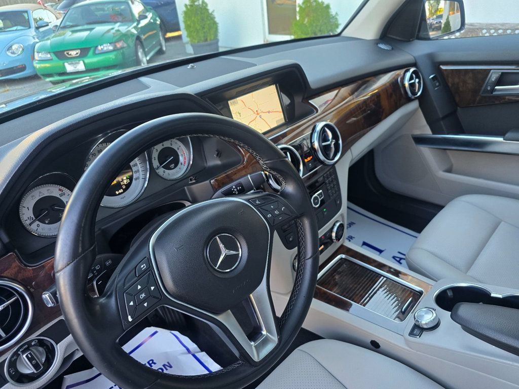 Used 2013 Mercedes-Benz GLK 350 4MATIC image 10