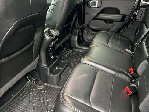 Used 2021 Jeep Wrangler Unlimited Sahara AWD/4WD image 12