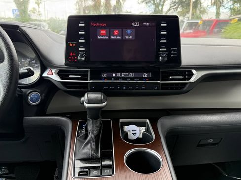 Used 2023 Toyota Sienna XLE image 32