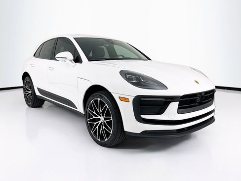 Certified 2025 Porsche Macan image 7