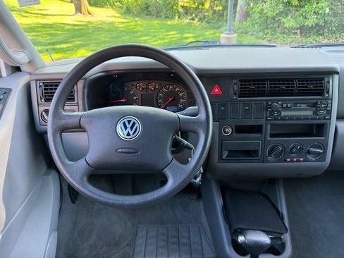 Used 2003 Volkswagen Eurovan MV FWD image 12