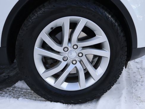 Used 2018 Land Rover Discovery HSE image 40