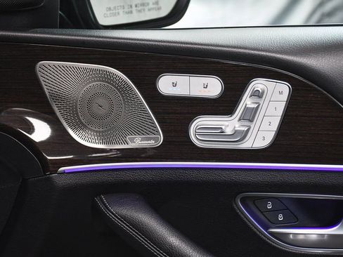 Used 2025 Mercedes-Benz GLS 450 4MATIC image 17