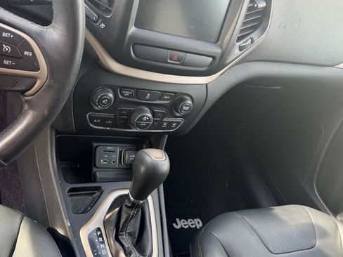 Used 2016 Jeep Cherokee Limited FWD image 10