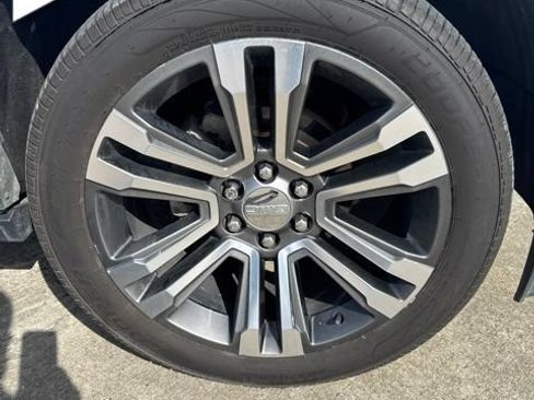 Used 2019 GMC Yukon Denali w/ Denali Ultimate Package RWD image 4