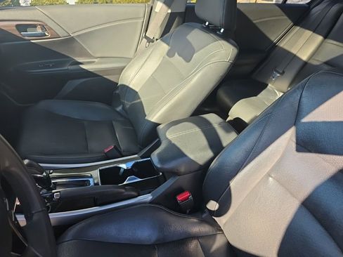 Used 2017 Honda Accord Touring image 22