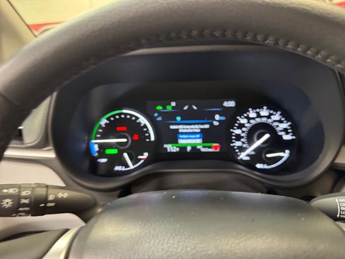 Used 2026 Toyota Sienna XLE FWD image 10