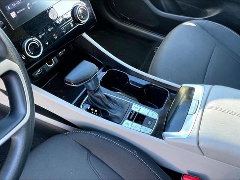 Used 2024 Hyundai Tucson SE image 18