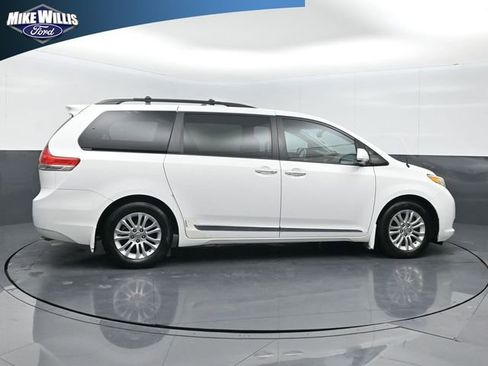Used 2013 Toyota Sienna XLE image 8