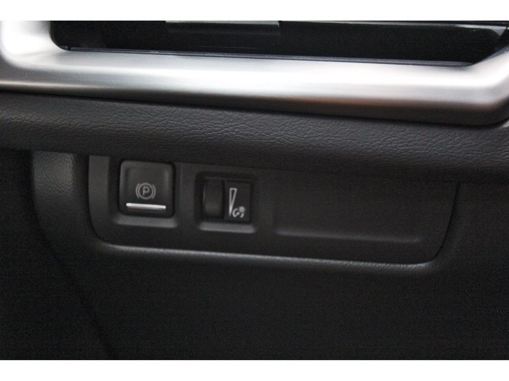 Used 2025 Cadillac XT4 Premium Luxury FWD image 19
