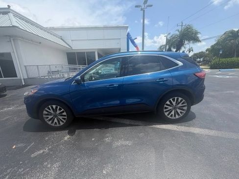 Used 2022 Ford Escape Titanium AWD/4WD image 5