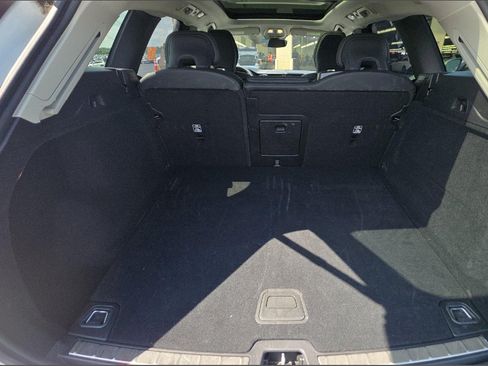 Used 2025 Volvo XC60 B5 Plus AWD/4WD image 5