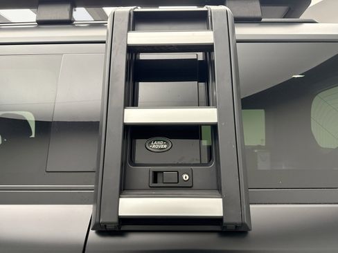 Used 2023 Land Rover Defender 130 SE image 27