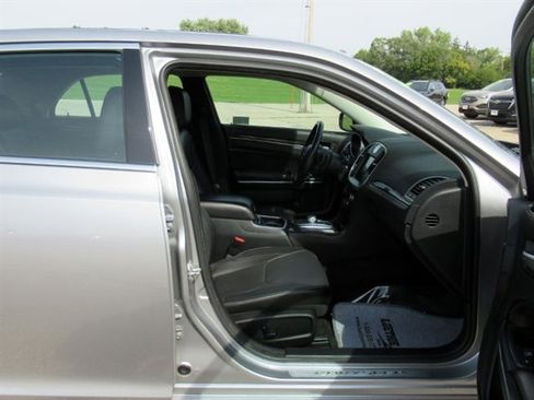 Used 2015 Chrysler 300 C w/ Light Group image 13