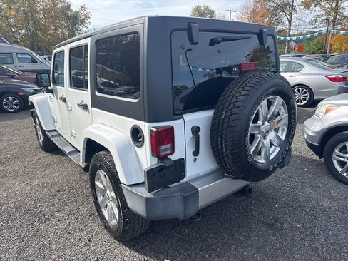 Used 2017 Jeep Wrangler Unlimited Sahara w/ Connectivity Group image 13