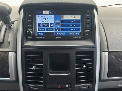 Used 2010 Dodge Grand Caravan SXT image 21