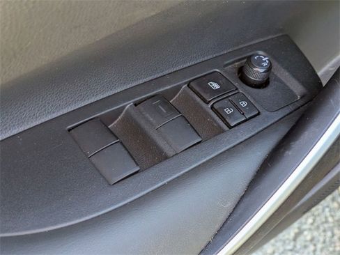 Used 2023 Toyota Corolla SE image 13