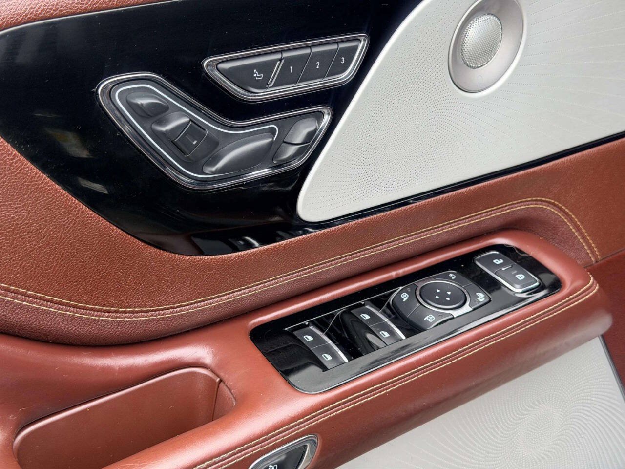 Used 2020 Lincoln Aviator Black Label w/ Dynamic Handling Package AWD/4WD image 20