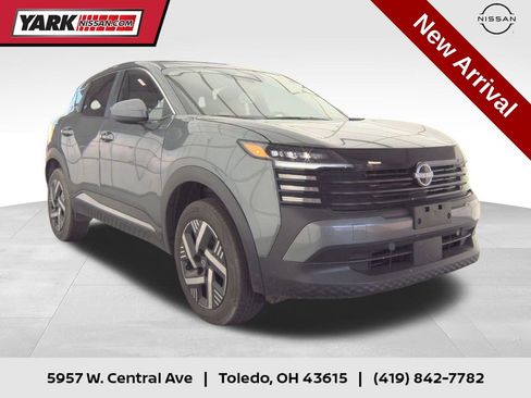 Used 2025 Nissan Kicks SV image 1