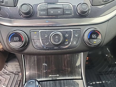 Used 2016 Chevrolet Impala LT w/ Convenience Package FWD image 17