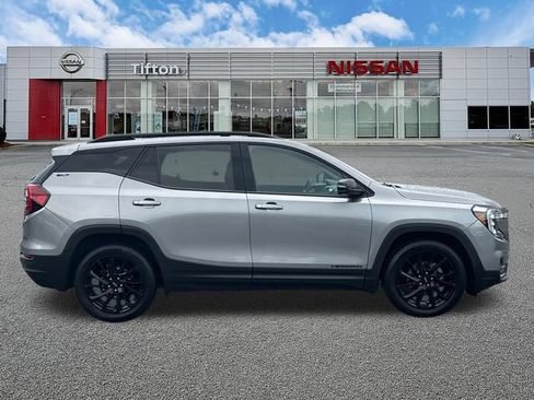 Used 2023 GMC Terrain SLT w/ Infotainment Package II FWD image 8