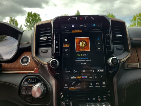 Used 2023 RAM 1500 Limited w/ Body Color Bumper Group image 24