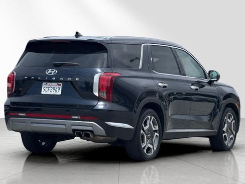 Used 2023 Hyundai Palisade Limited FWD image 3