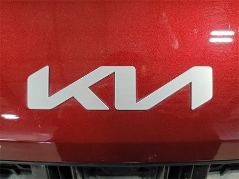 Used 2024 Kia Carnival LX image 27