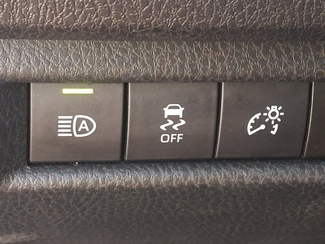 Used 2025 Toyota Camry LE FWD image 25