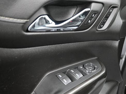 Used 2023 GMC Acadia SLT w/ Technology Package image 26