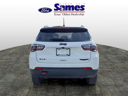Used 2025 Jeep Compass Trailhawk AWD/4WD image 4