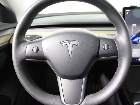 Used 2022 Tesla Model 3 Standard Range image 12