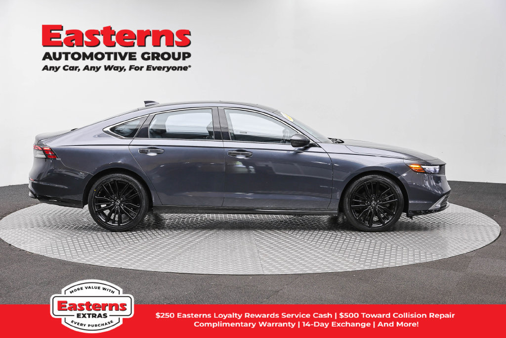 Used 2023 Honda Accord Touring image 5