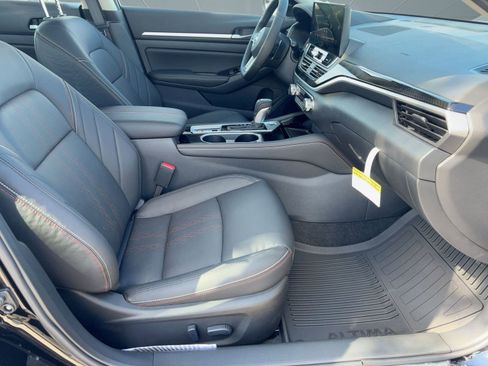 New 2025 Nissan Altima 2.5 SR w/ SR Premium Package image 30