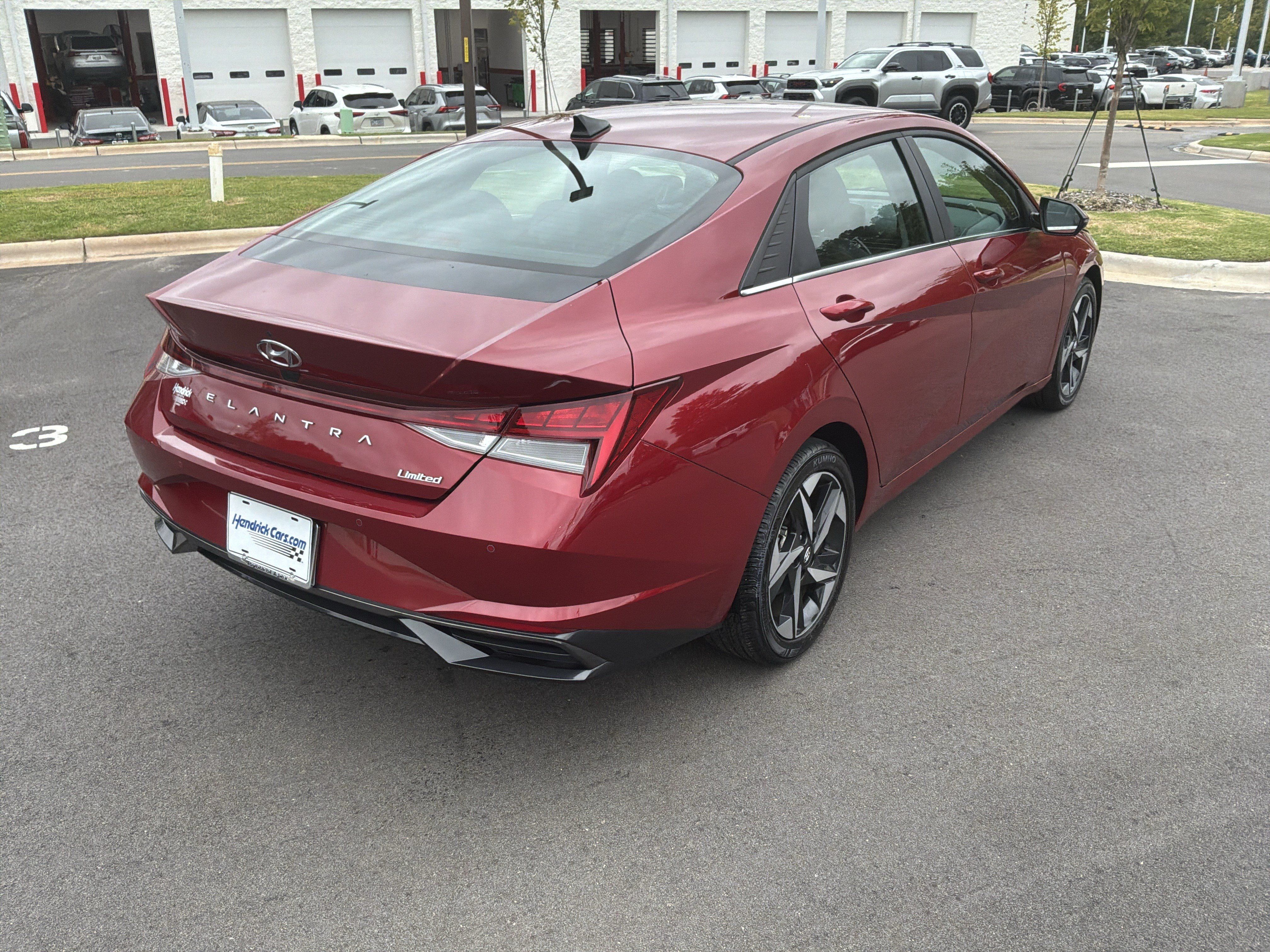 Used 2023 Hyundai Elantra Limited FWD image 10