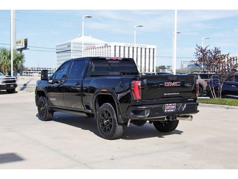 Used 2025 GMC Sierra 2500 AT4 w/ AT4 Premium Plus Package image 4