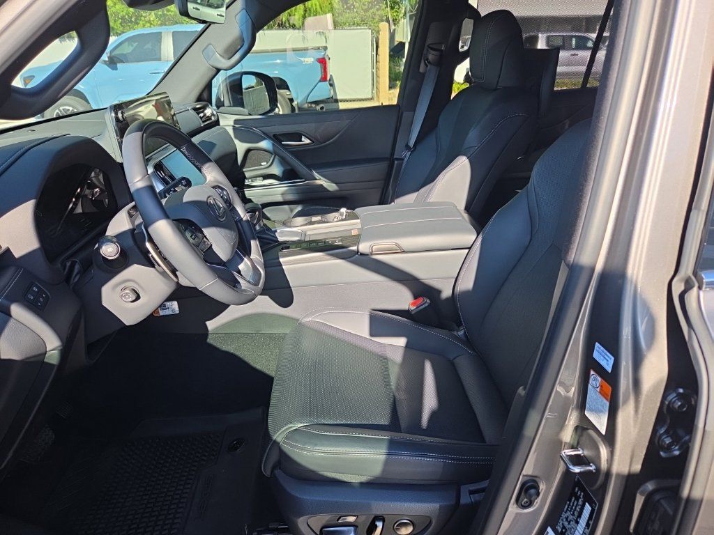 Used 2026 Lexus LX 600 4WD w/ Accessory Package (2T) image 10