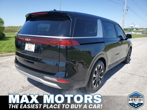 Used 2024 Kia Carnival EX FWD image 4