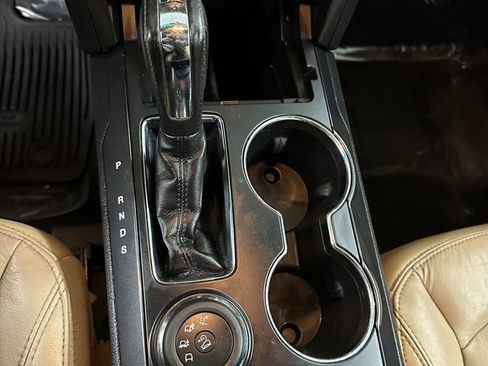 Used 2016 Ford Explorer XLT w/ Equipment Group 202A image 18