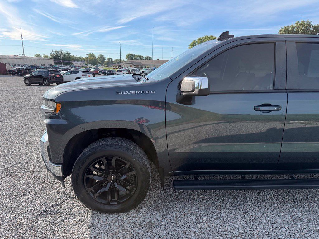 Used 2019 Chevrolet Silverado 1500 LT w/ All-Star Edition AWD/4WD image 23